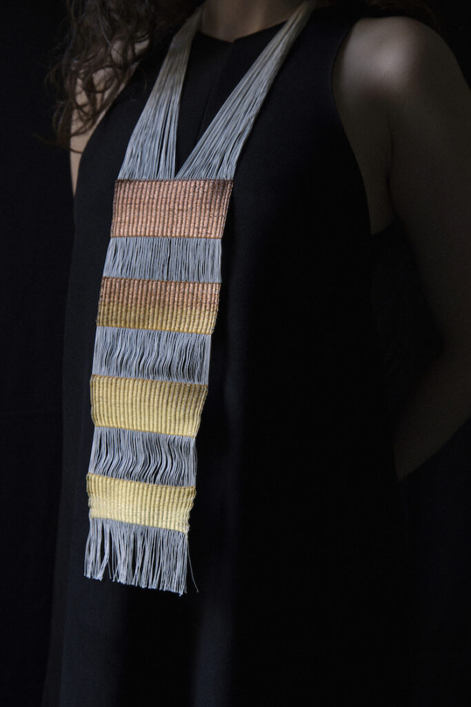 Pectoral El Dorado, Todo lo que Brilla es Oro. Escola Massana, Barcelona. Joyería y Textil